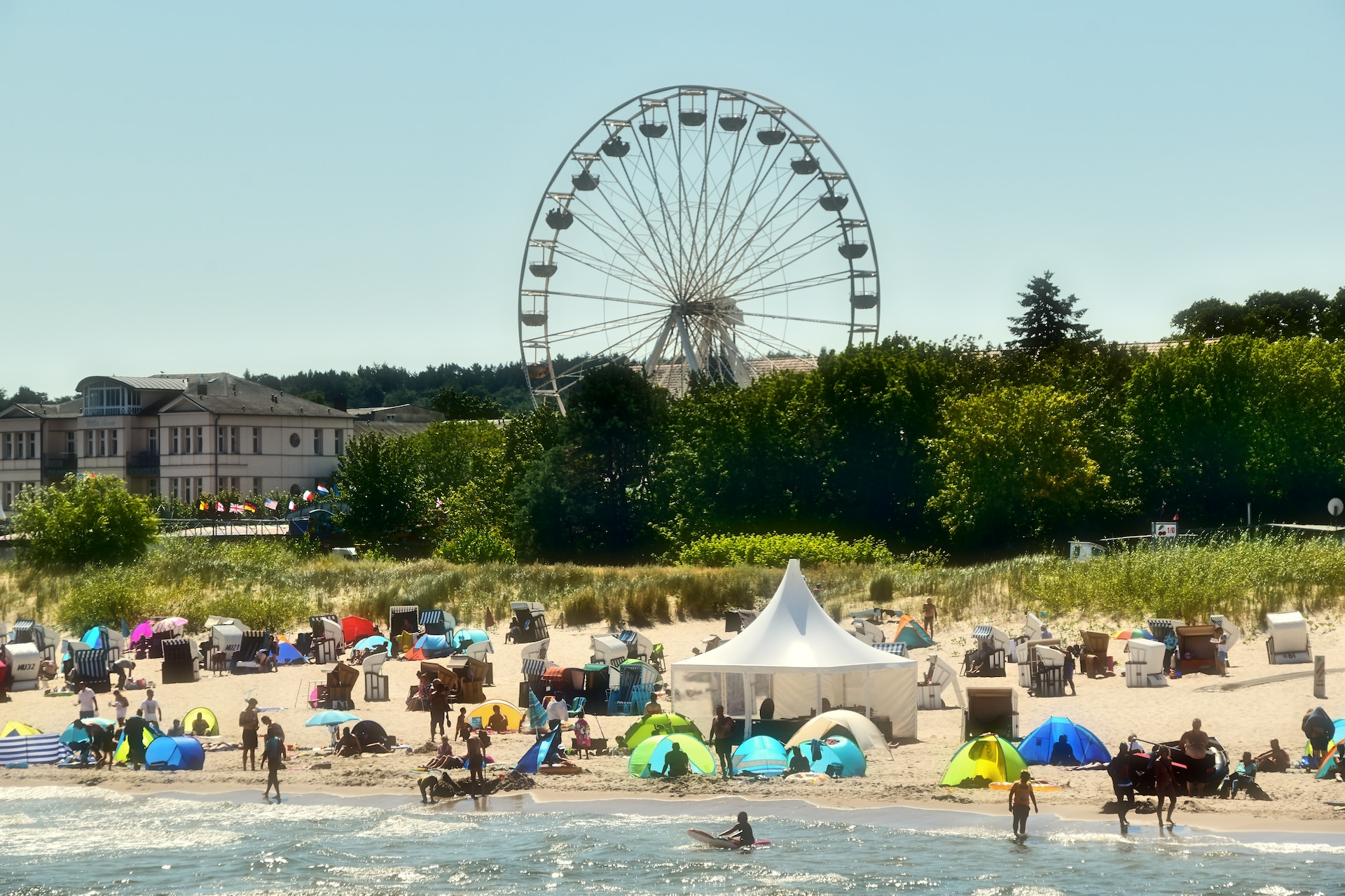 Beach Tent, Umbrella or Canopy: Which One Is Right for You?